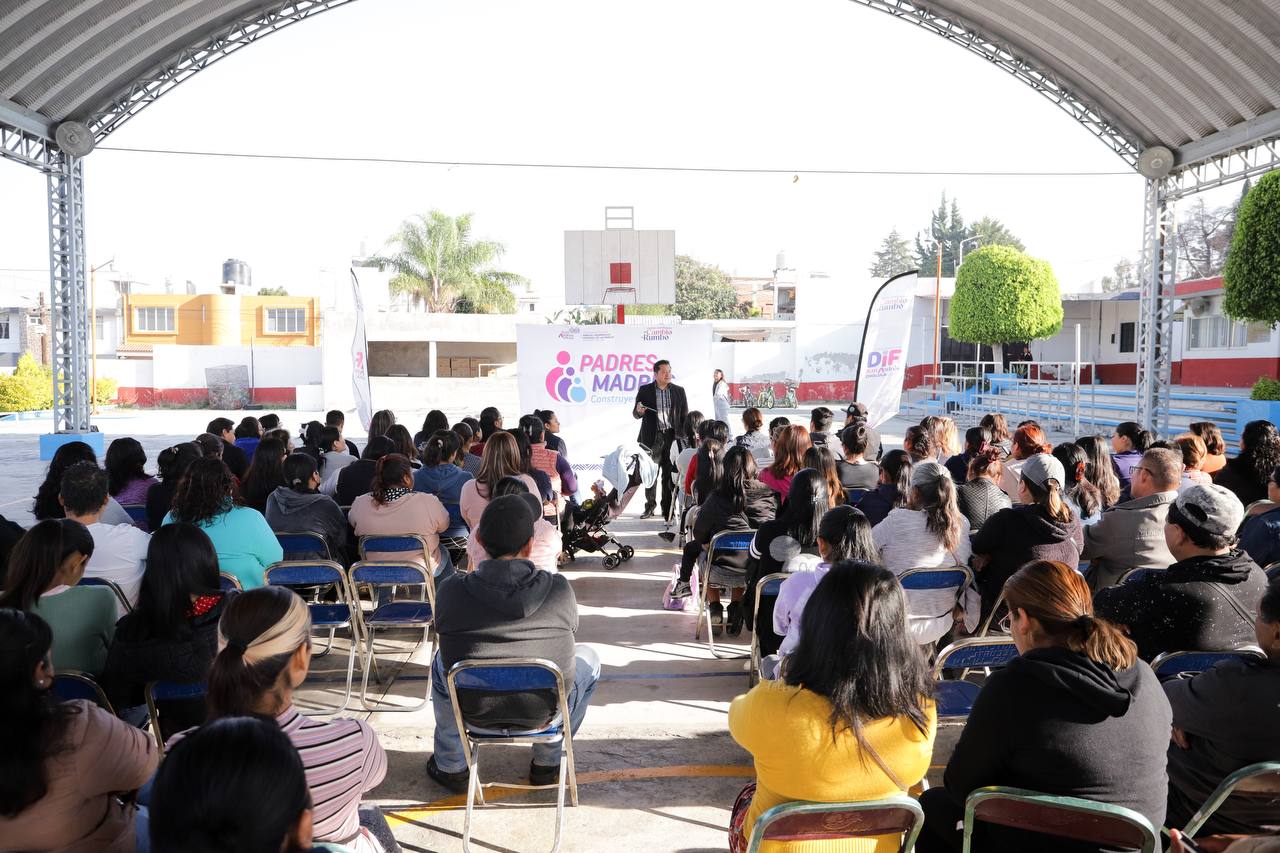 Gobierno de San Andrés Cholula fortalece la crianza saludable con el taller "Padres y Madres Construyendo el Futuro"