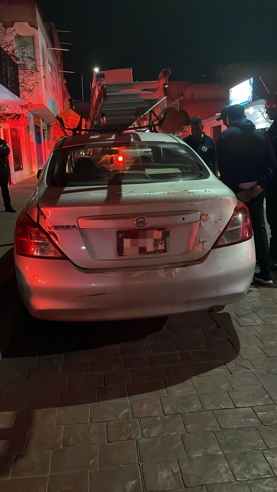 Policía de Chiautempan frustra robo de vehículo con violencia; responsable huyó