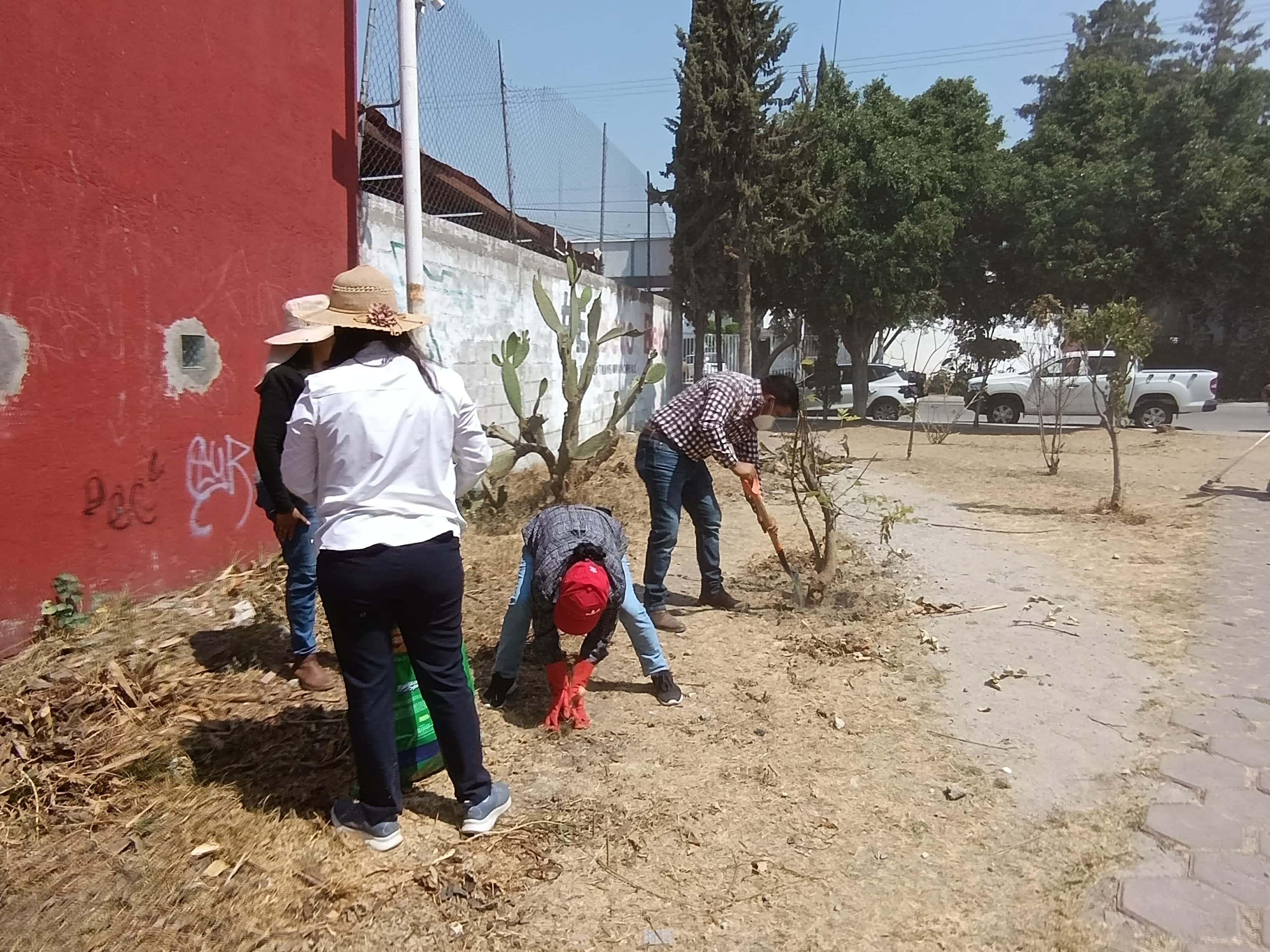 SMDIF Cuautlancingo realiza faena comunitaria en la Reserva Territorial Quetzalcóatl