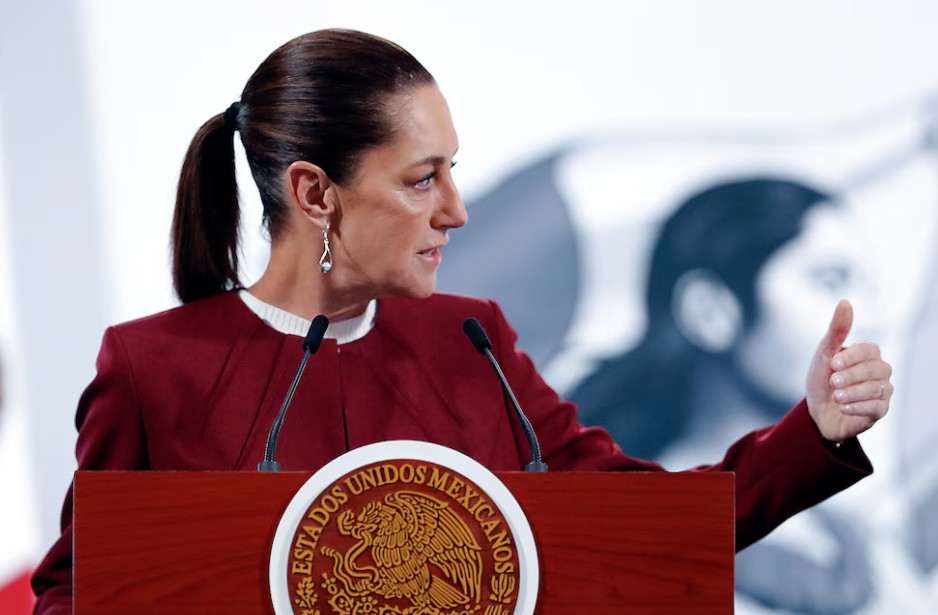 Sheinbaum defiende estrategia de salud y niega desabasto de medicamentos