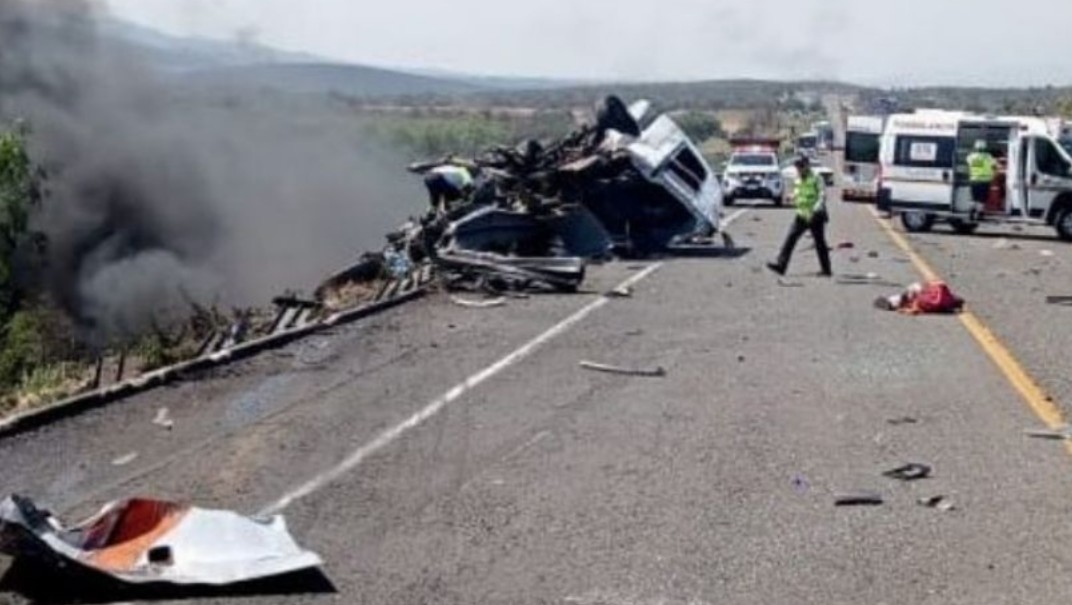 Fatal accidente en la autopista Cuacnopalan-Oaxaca deja 19 muertos