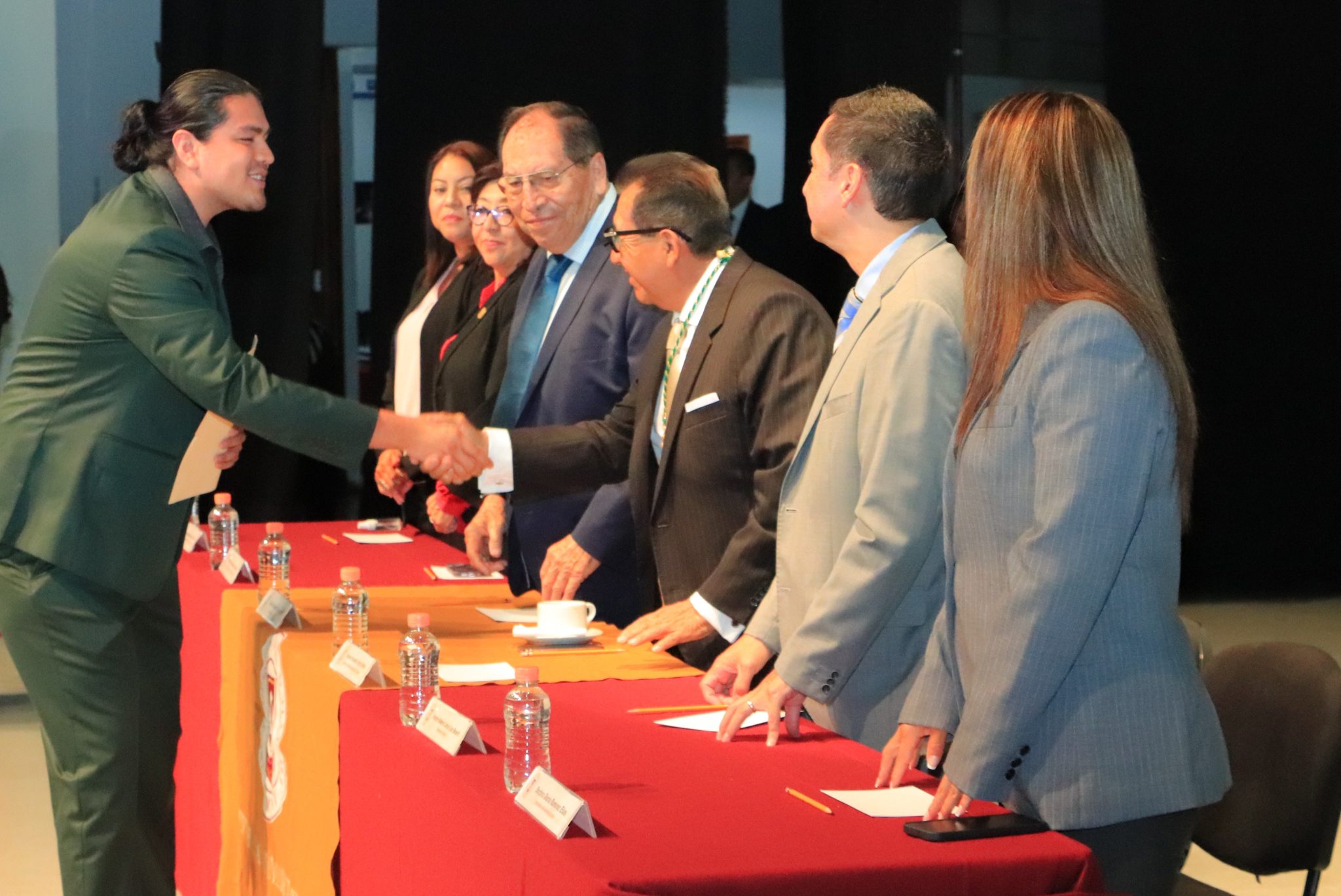 UATx entrega 1,326 títulos y reafirma su papel civilizatorio