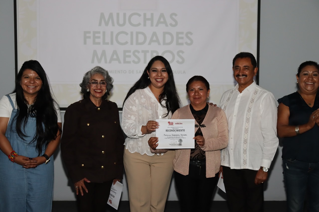 Tonantzin Fernández reconoce la labor docente en espacios comunitarios de San Pedro Cholula