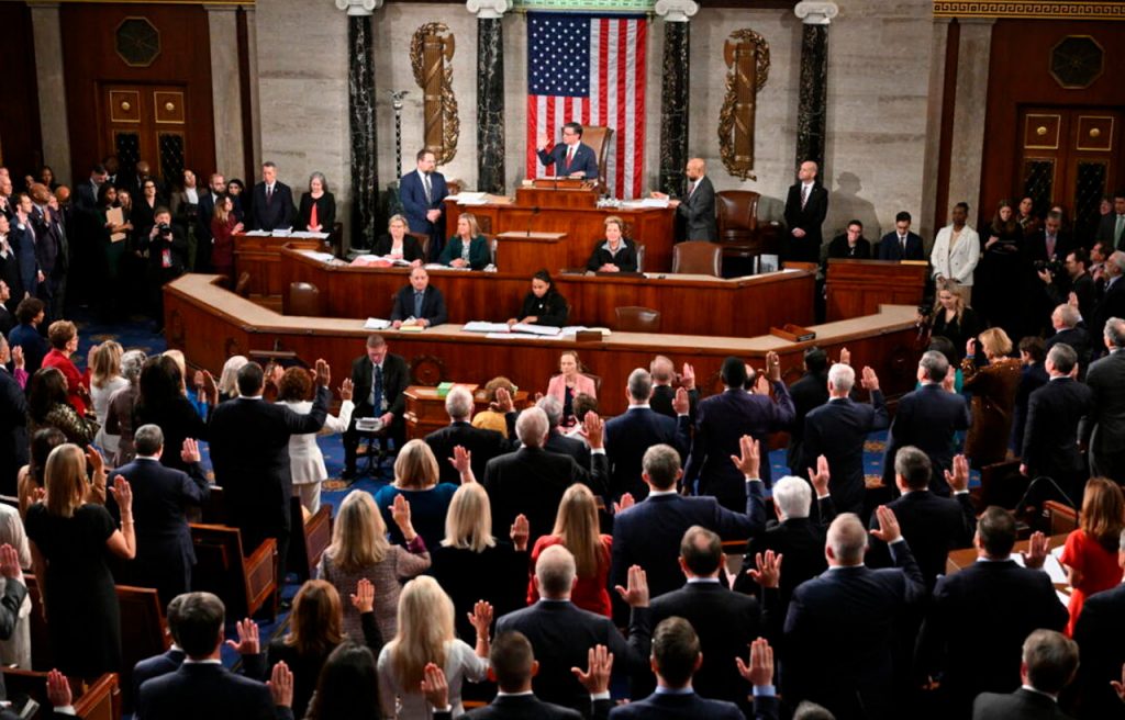 Republicanos bloquean plan fiscal de Trump por temor al déficit