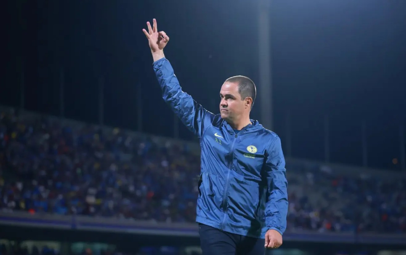 Jardine explota y es expulsado en el América vs Cruz Azul