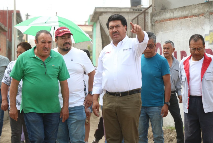 Obra comunitaria mejora entornos en juntas auxiliares de Puebla