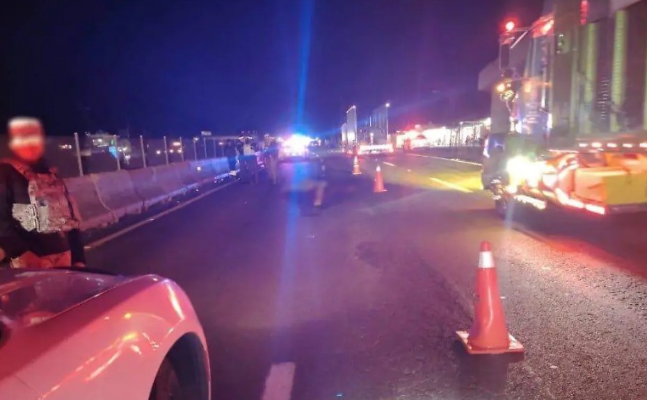 Motociclista pierde la vida tras caer de puente en autopista México-Puebla