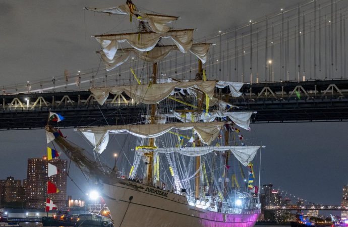 Sheinbaum condena críticas a la Marina tras accidente del Buque Cuauhtémoc en Nueva York