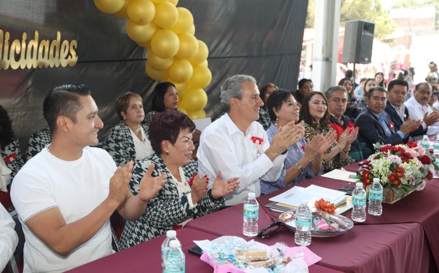 Celebran legado de 60 años de enseñanza de la maestra Yolanda Ramos