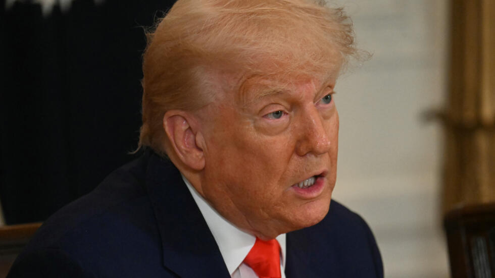 Trump amenaza con aranceles del 25% a Apple y del 50% a la Unión Europea