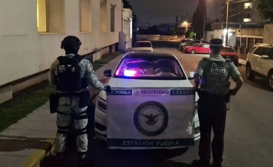 Falsa patrulla usada en asaltos es asegurada por la Guardia Nacional en Amozoc