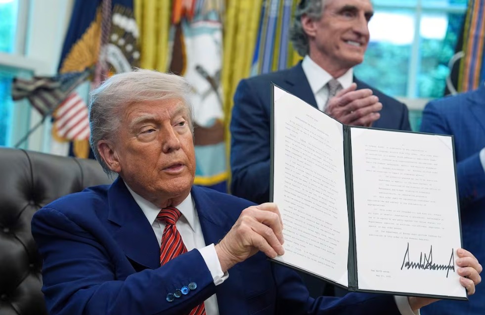 Trump ejecuta despide a más de 100 funcionarios del Consejo de Seguridad Nacional