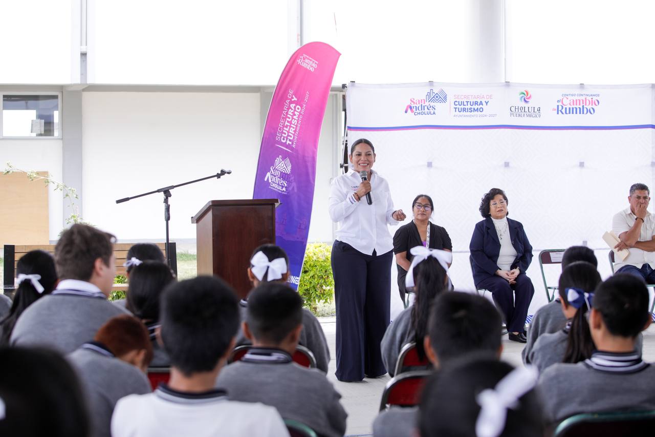 Incentiva Lupita Cuautle hábito de la lectura en niñez de San Andrés Cholula