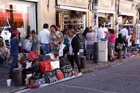 Avanza retiro de ambulantes en el Centro Histórico, pero persiste la competencia desleal