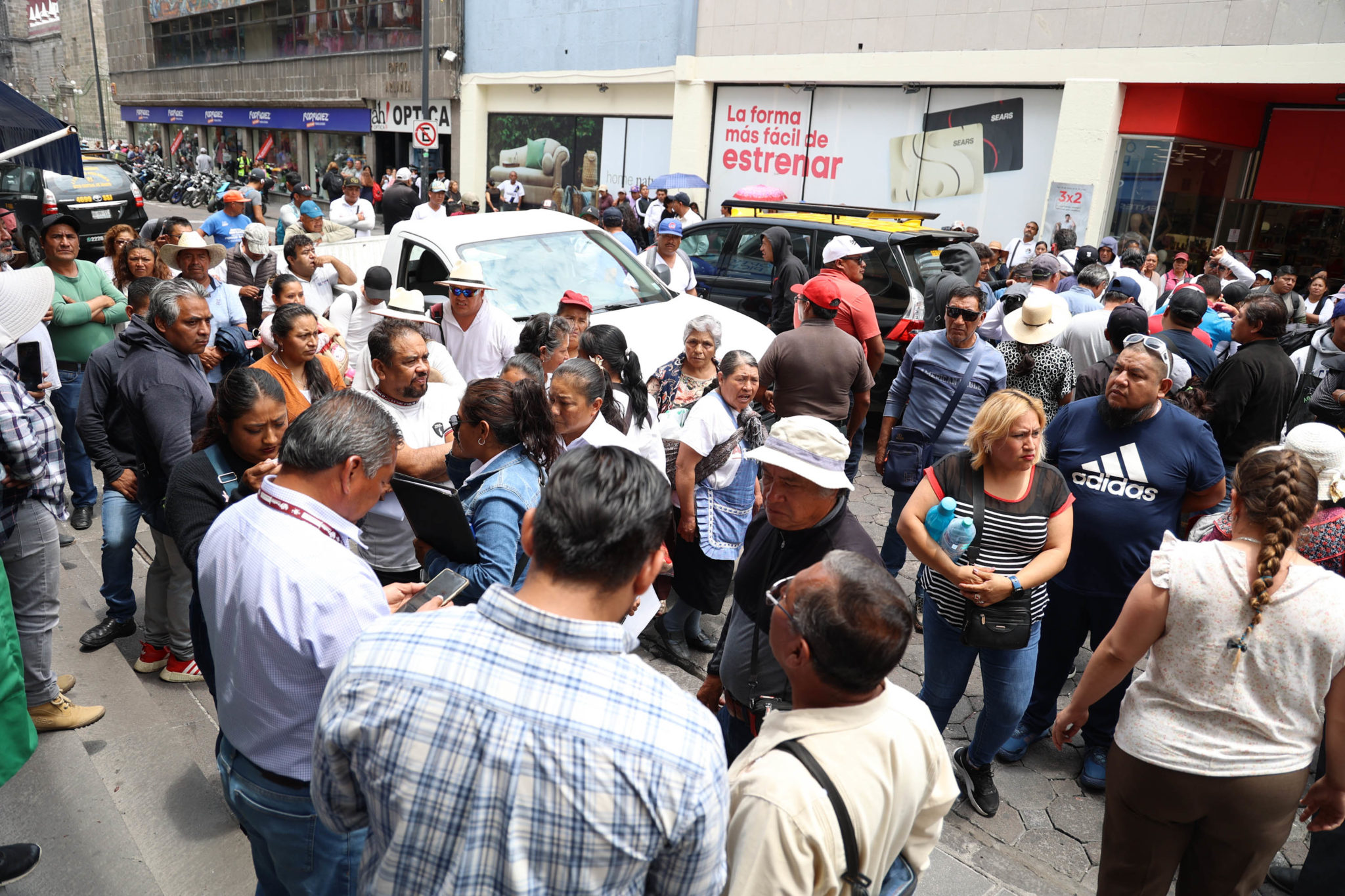 Comerciantes formales de la Central de Abastos exigen freno a ambulantes informales