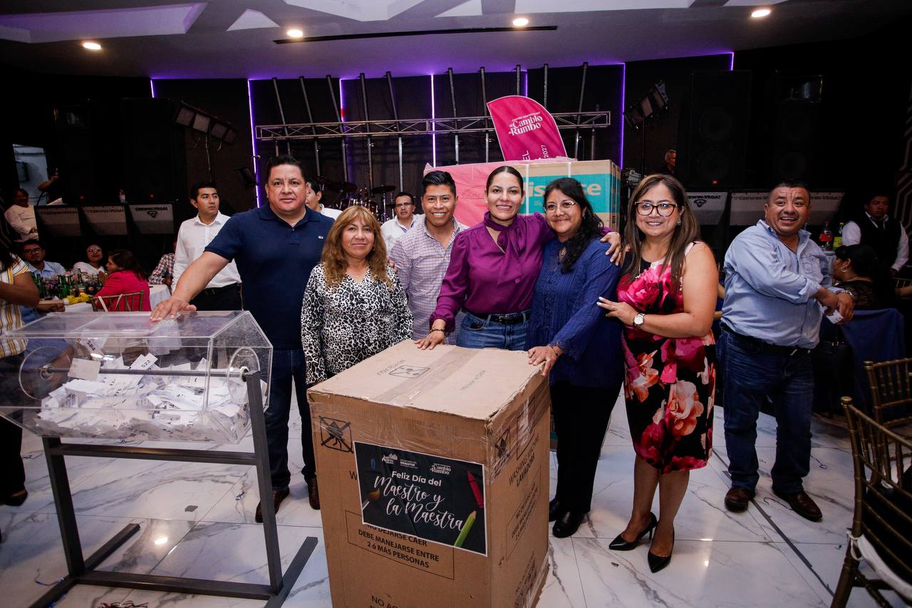 Reconoce Lupita Cuautle a las y los docentes de San Andrés Cholula