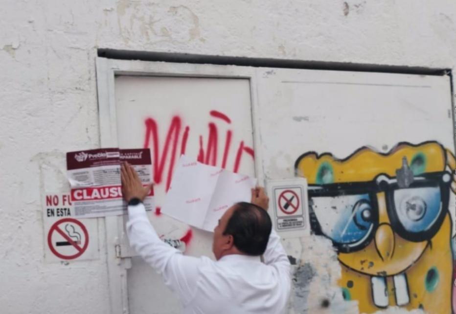 Clausuran “Muñemiches” tras denuncia por agresión a joven en Puebla