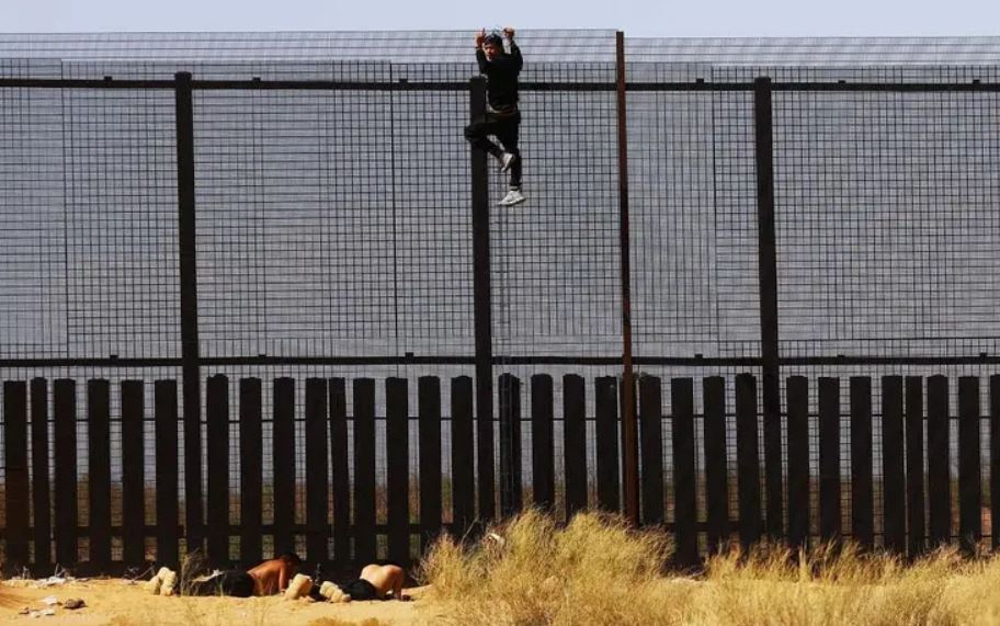 Trump impulsa la autodeportación con apoyo económico y app oficial