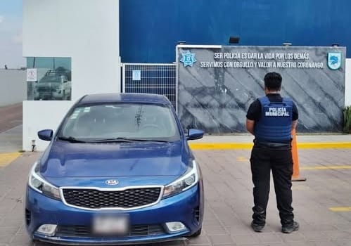 Recuperan vehículo robado tras pronta acción de elementos de seguridad