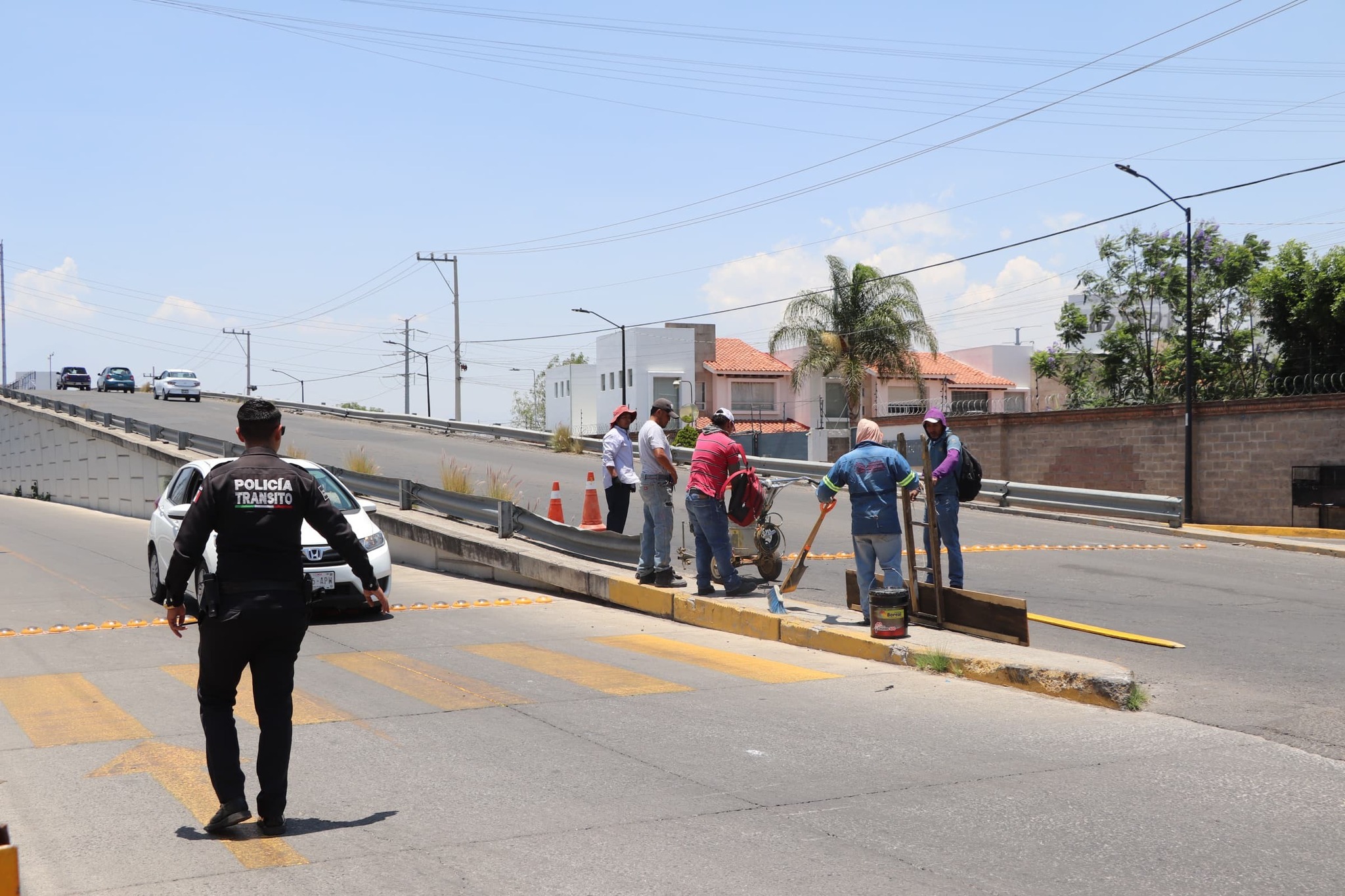 realizan trabajo de mantenimiento vial momoxpan 3