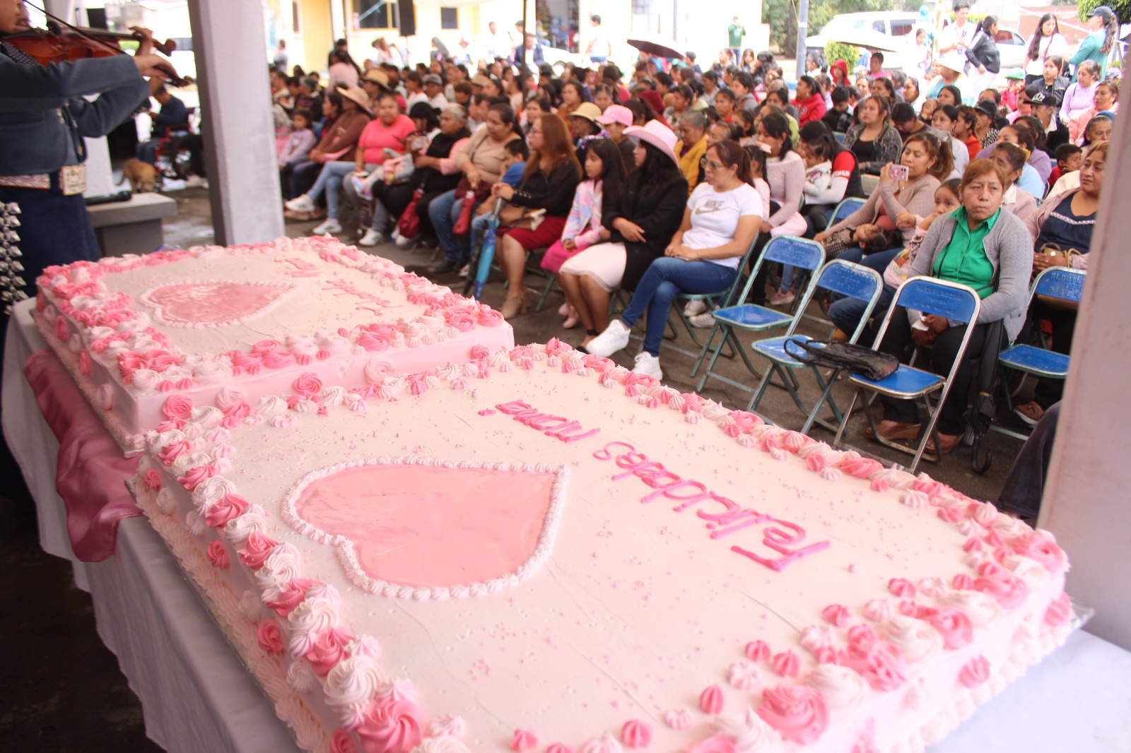 Con su fuerza, las madres sostienen a la sociedad: Armando Aguirre