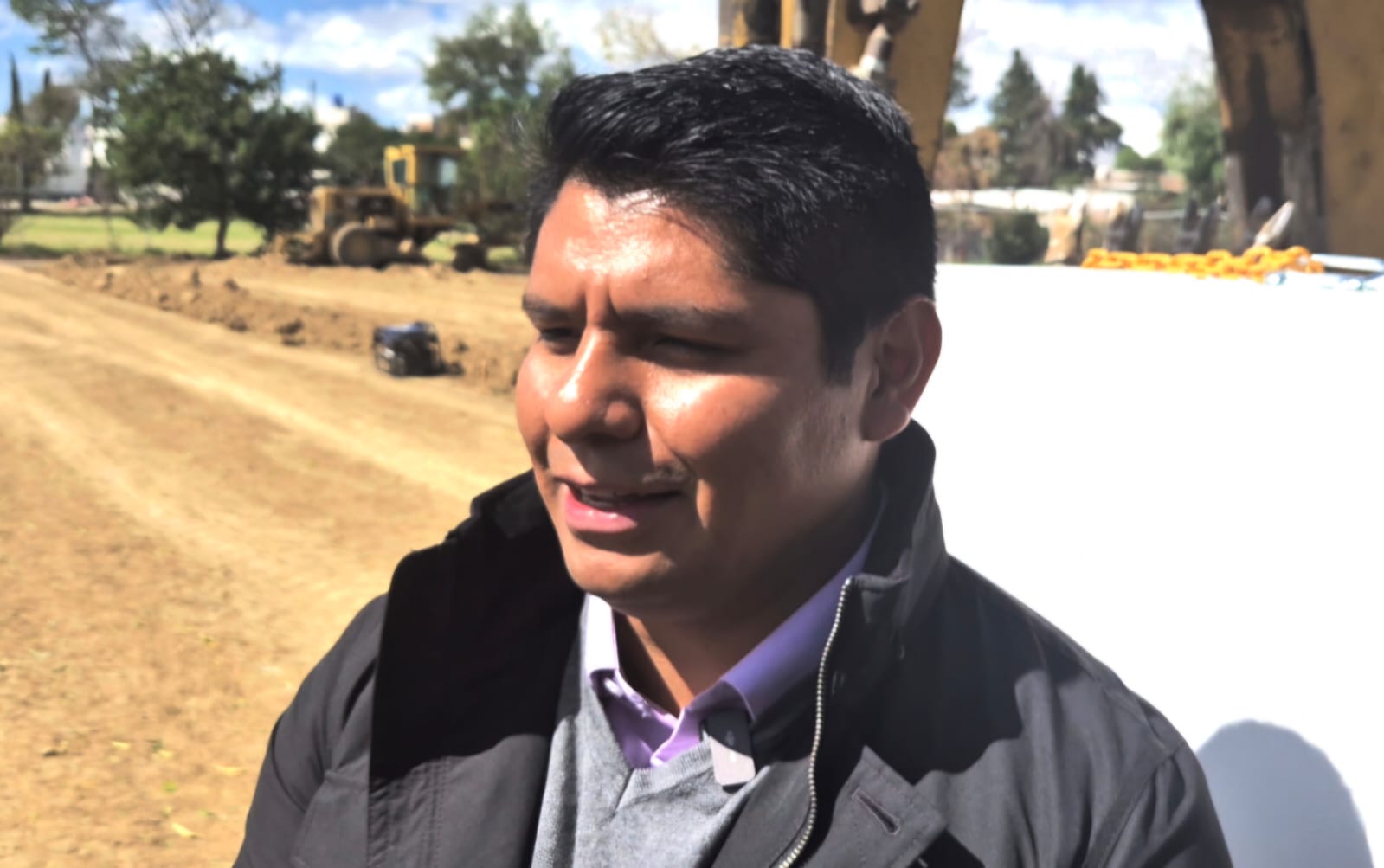 Omar Muñoz sostiene diálogo con empresarios para transparentar cobros municipales