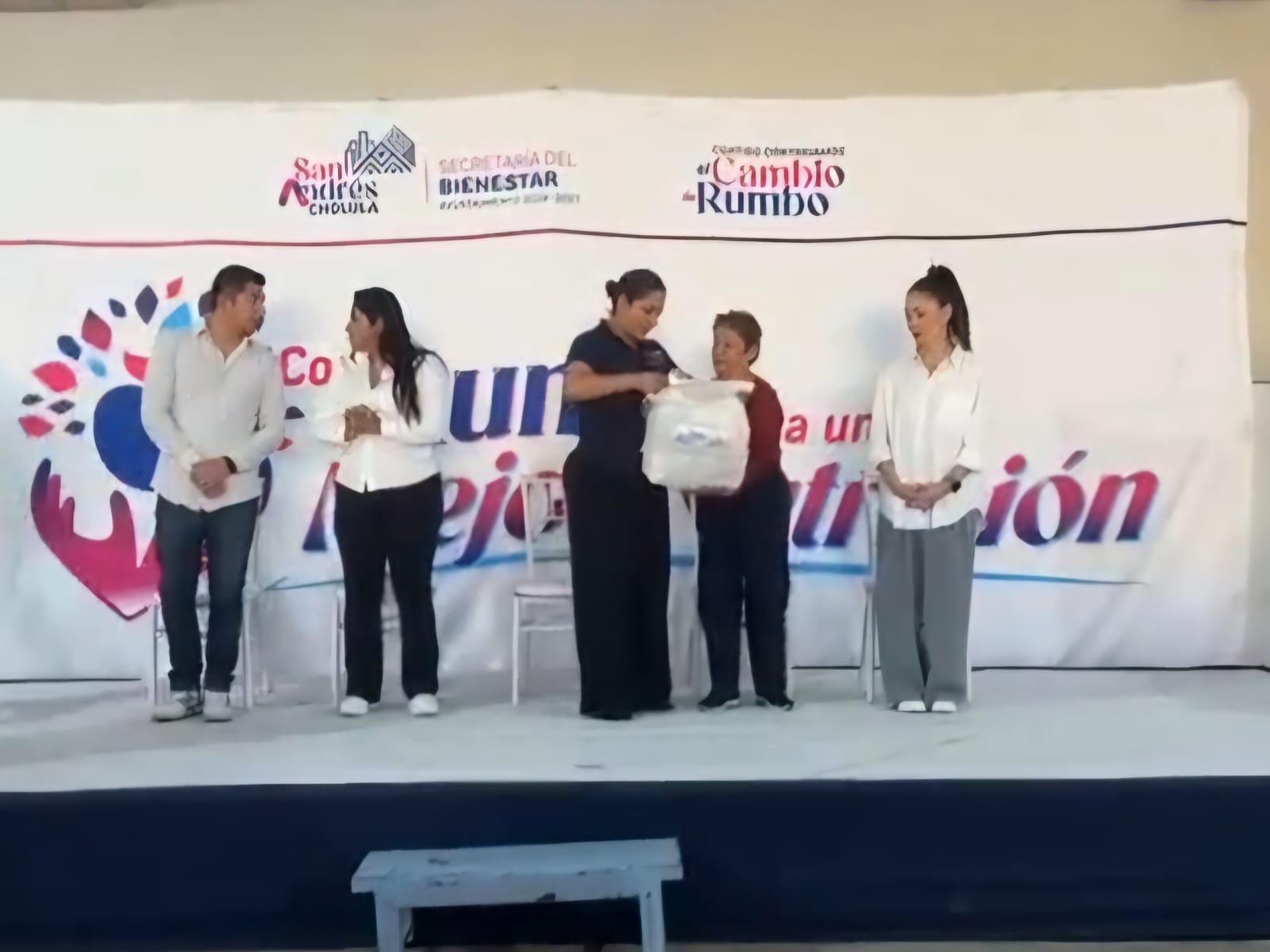 Guadalupe Cuautle entrega a personas vulnerables 379 despensas del programa “Con Rumbo a una Mejor Nutrición”