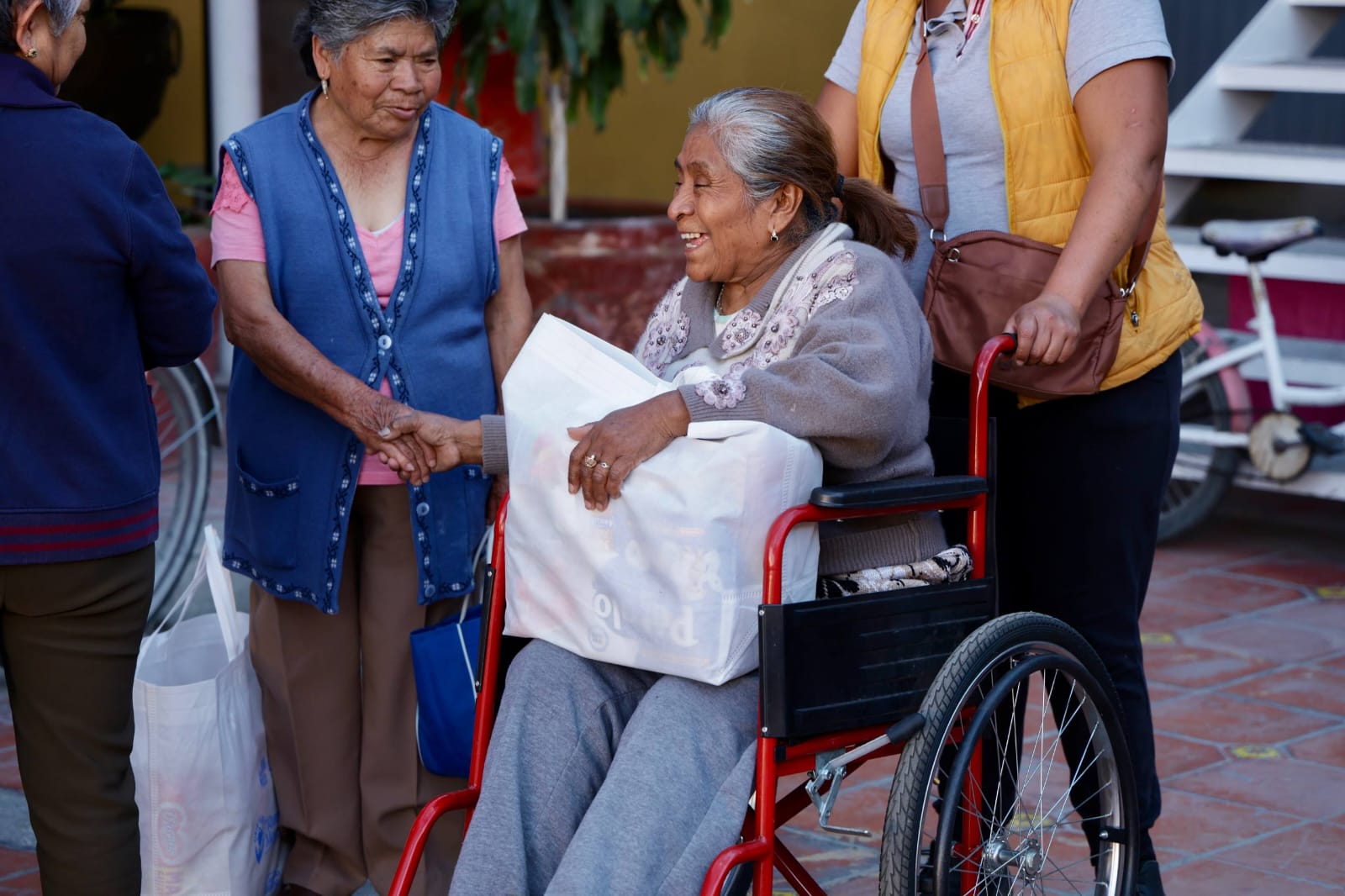 Comienza Lupita Cuautle quinta entrega de apoyos alimentarios 