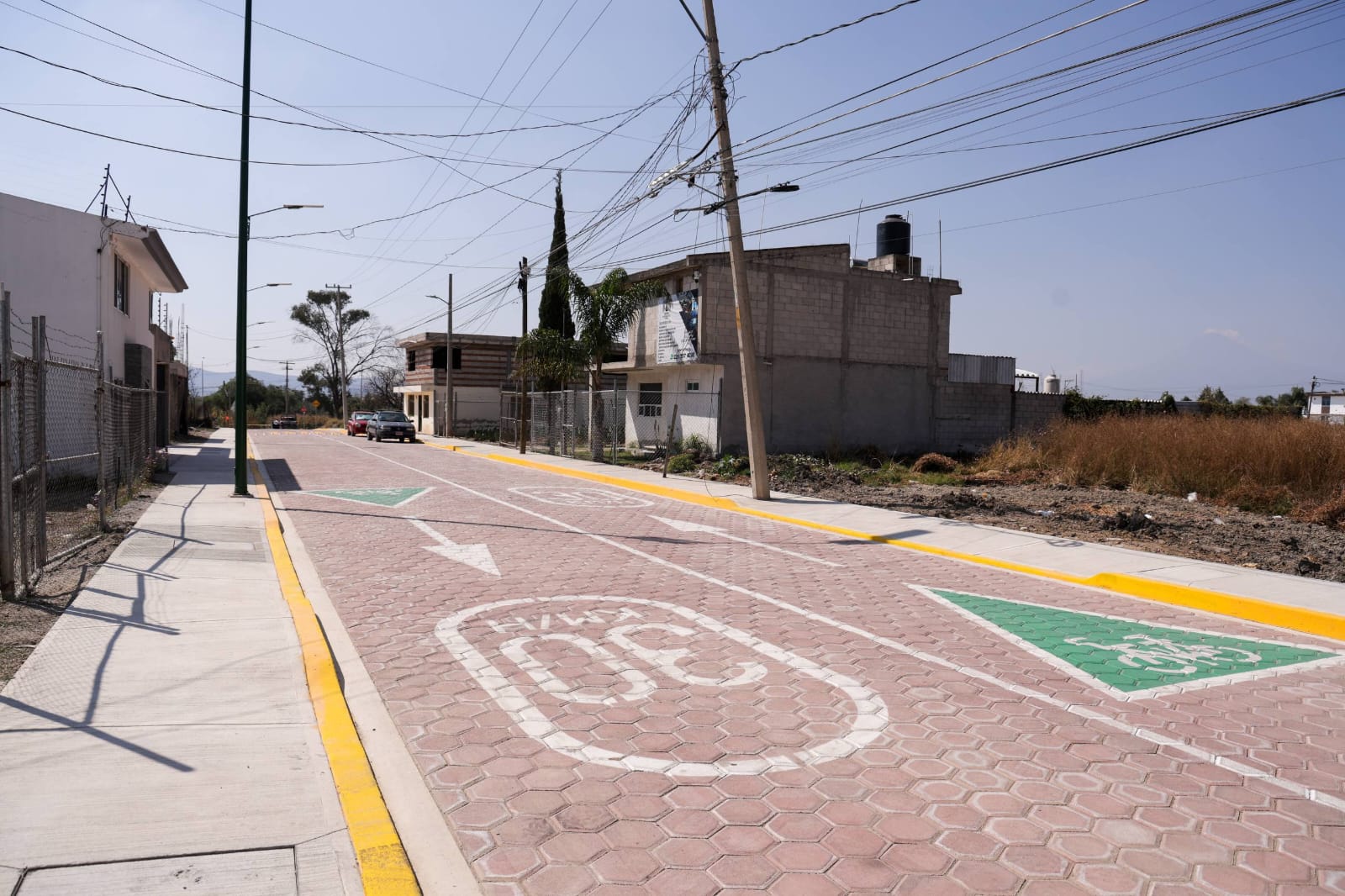 Avanza Lupita Cuautle en la modernización de vialidades, ahora en San Bernardino Tlaxcalancingo