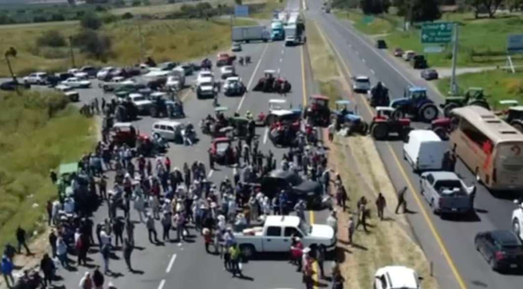 Clases se frenan en Calpulalpan: bloqueos causan caos y cambian la jornada