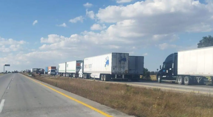 Tlaxcala colapsa: bloqueos campesinos desatan caos total en el estado