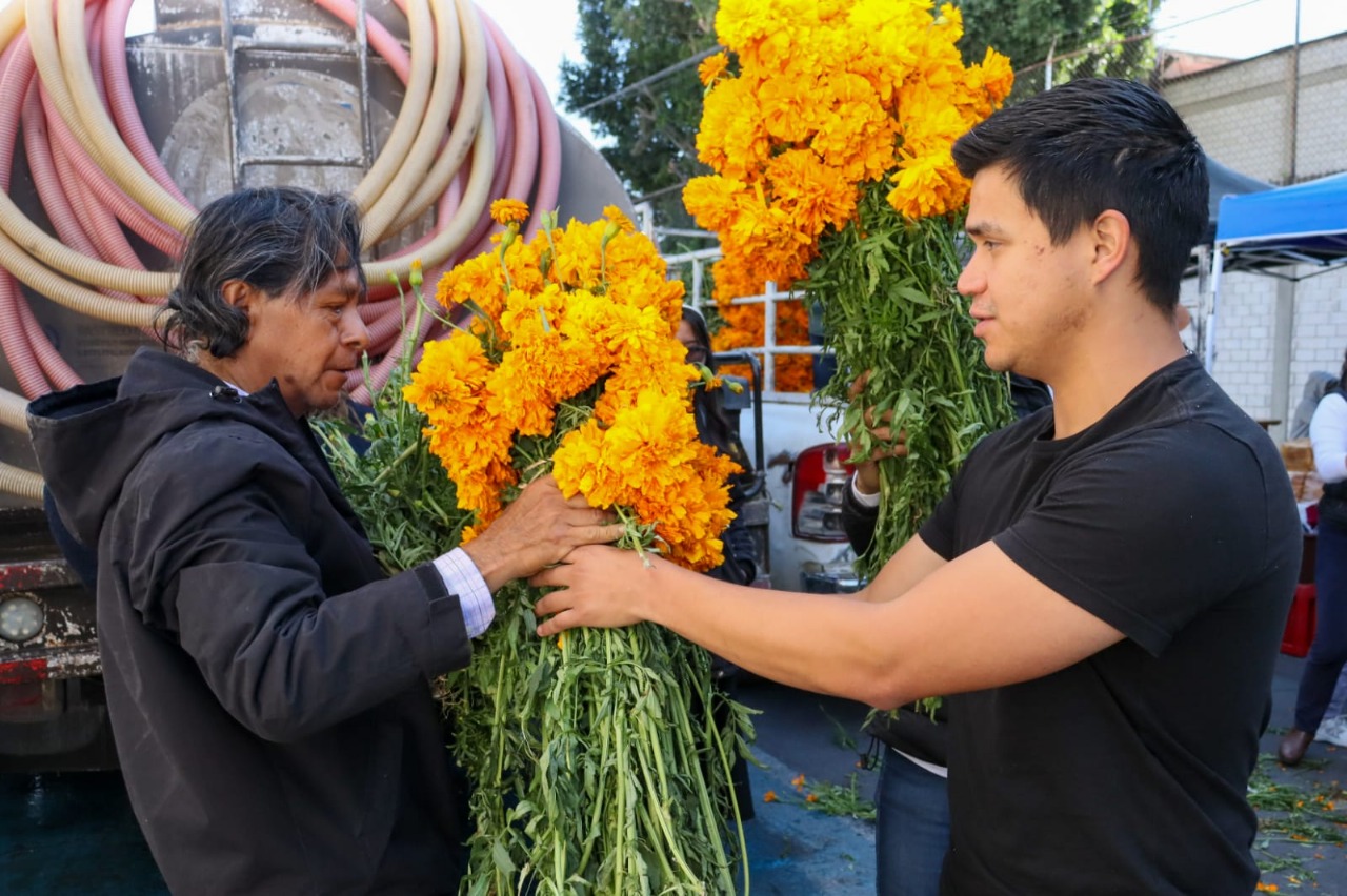 Entrega Gobierno de Tonantzin Fernández flores en panteones municipales