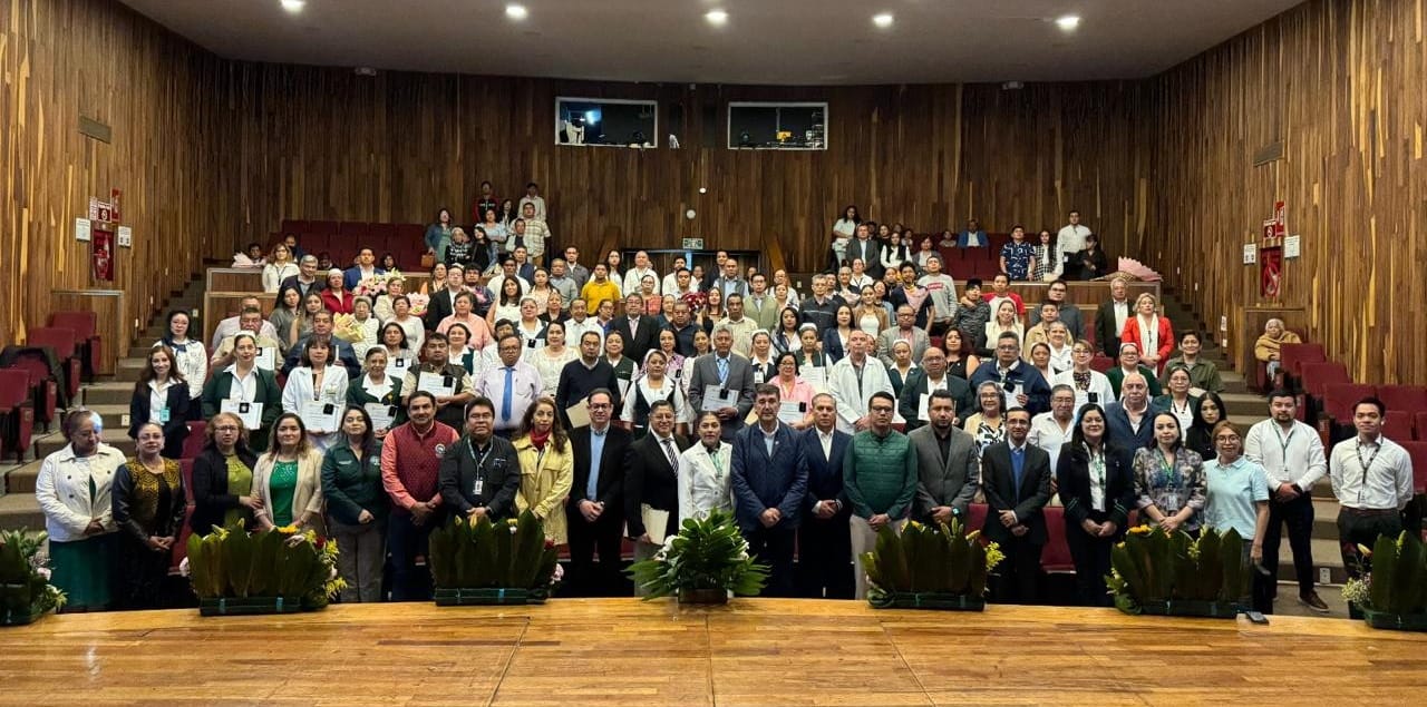 IMSS Tlaxcala reconoce la dedicación de 48 trabajadores con 25 a 35 años de servicio