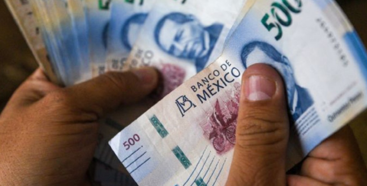 Claudia Sheinbaum firma decreto de 40 días de aguinaldo