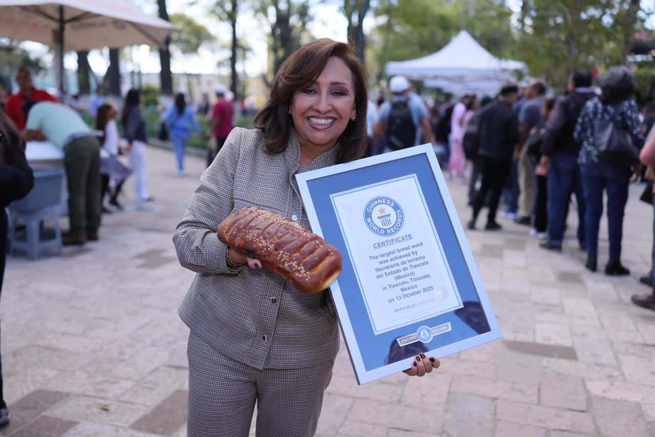Tlaxcala logra Récord Guinness con el pan de fiesta más grande del mundo