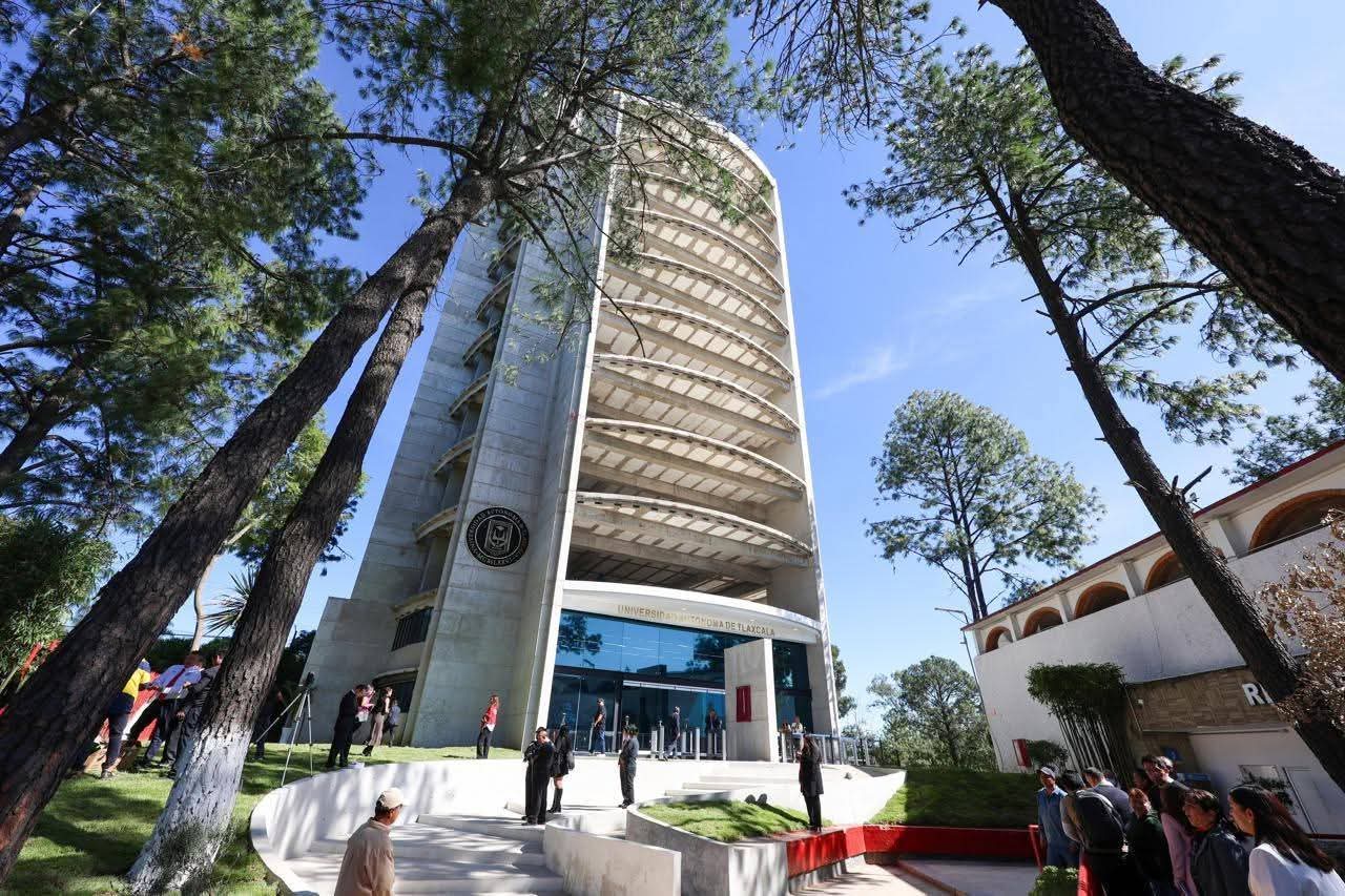 Niega Rector de la UATx que Torre de Rectoría este en obra negra 