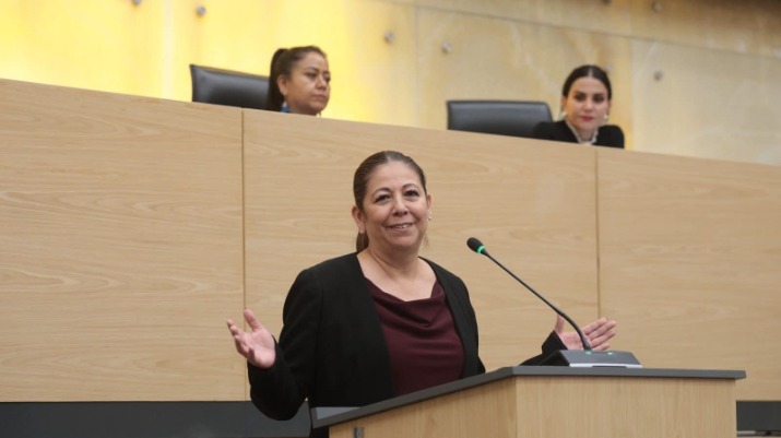 Puebla, Pue. El gobierno de Puebla tiene planeado poner en marcha una fábrica de bicicletas públicas en el municipio de Acatzingo y su respectivo taller de reparación en Cuautlancingo.  Así lo dio a conocer Celina Peña Guzmán, titular de la Secretaría de Humanidades, Ciencia y Tecnología, quien informó que el proyecto estará a cargo de su dependencia, por lo que ya trabajan en la creación de los prototipos y su posterior implementación.  Ante medios de comunicación, la funcionaria detalló que se trabajan en pruebas pilotos para elaborar las unidades que serán prestadas para circular en los 400 kilómetros de ciclopistas que habrá en la ciudad.  Destacó que este será un proyector que sirva para impulsar la ingeniería poblana, y resaltó que una vez que se implemente la fabrica de bicicletas en Acatzingo se espera que de forma cuatrimestral se produzcan hasta 20 mil unidades.  Apuntó que actualmente trabajan en las pruebas para poner en marcha esta red de bicicletas públicas a cargo del gobierno de Puebla, se estima que en un tiempo aproximado de seis meses se darán los primeros resultados oficiales del proceso para sacar la primera línea de producción de las bicicletas.  Indicó que serán bicicleta convencionales y eléctricas, y se espera que la fábrica de Acatzingo produzca unidades para el sistema de renta que pondrá en marcha el gobierno más adelante, así como venta.