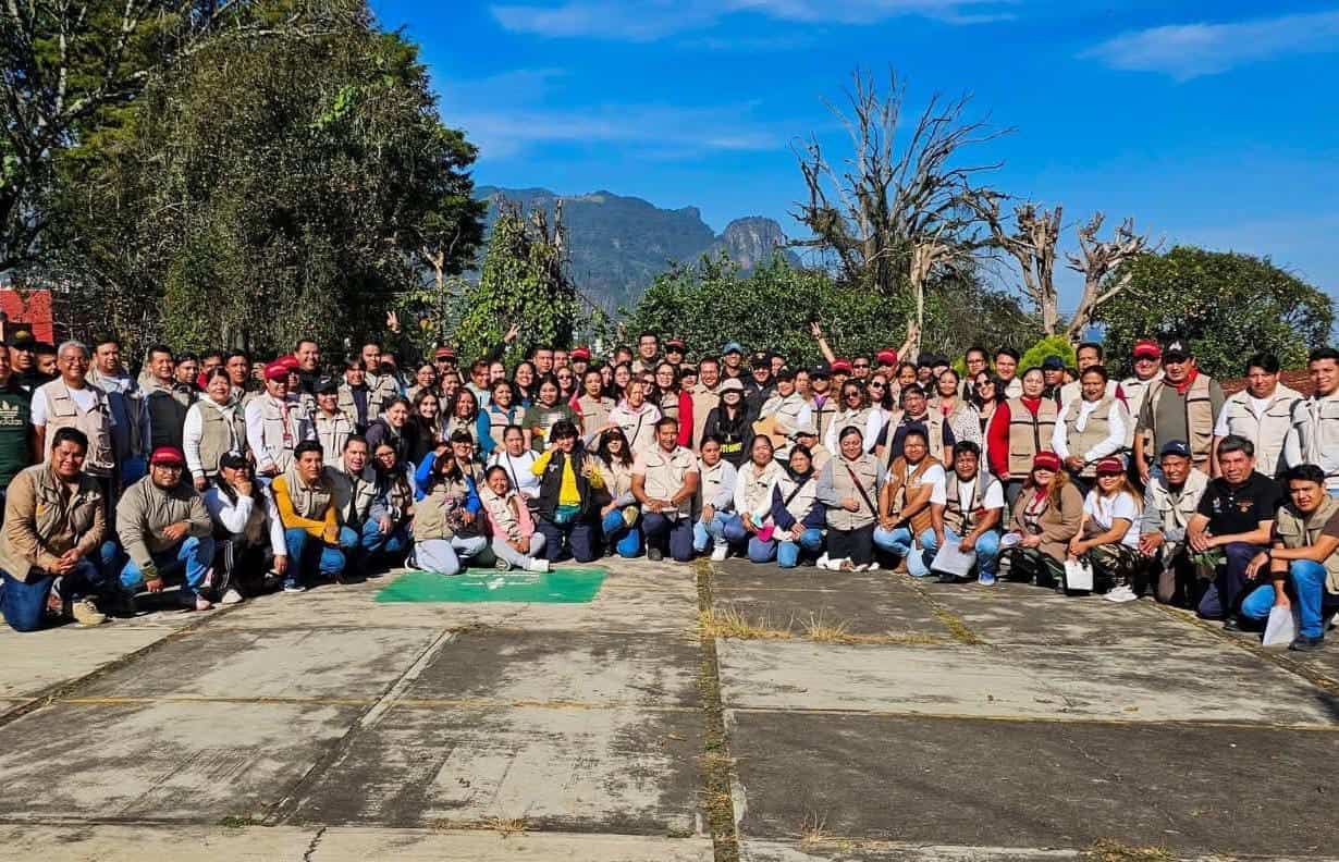 Tlaxcaltecas apoyan censo de daños en Puebla tras inundaciones recientes