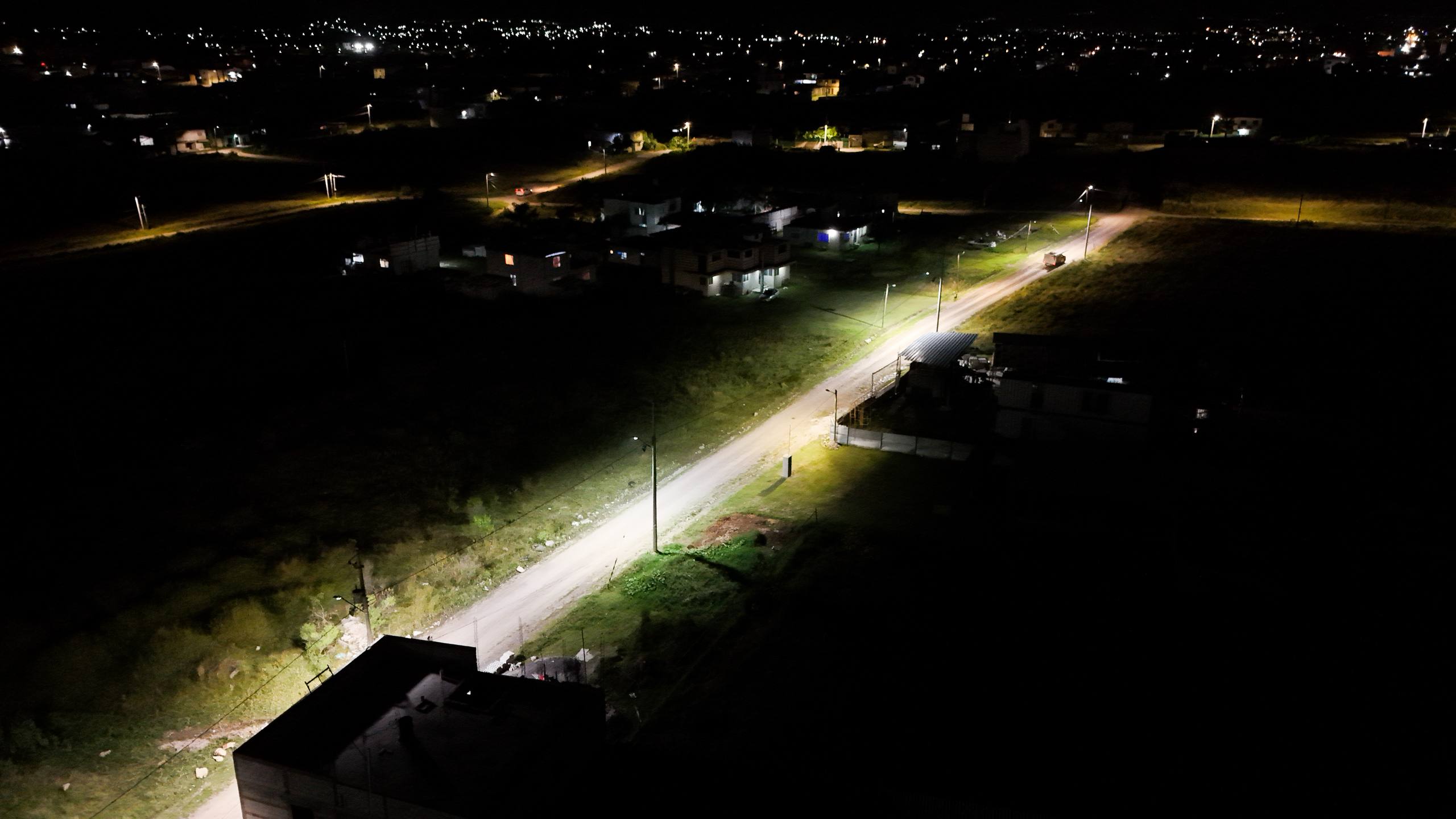 Entrega Lupita Cuautle obras de drenaje y electrificación en San Antonio Cacalotepec