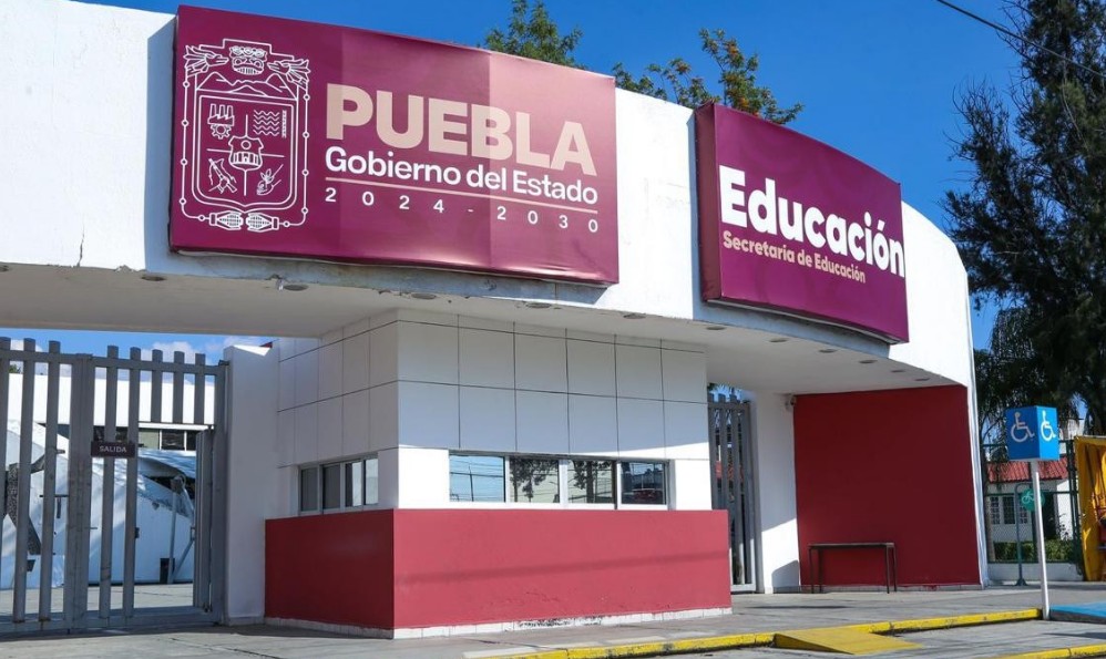 Diálogo entre estudiantes y autoridades en Tlatlauquitepec