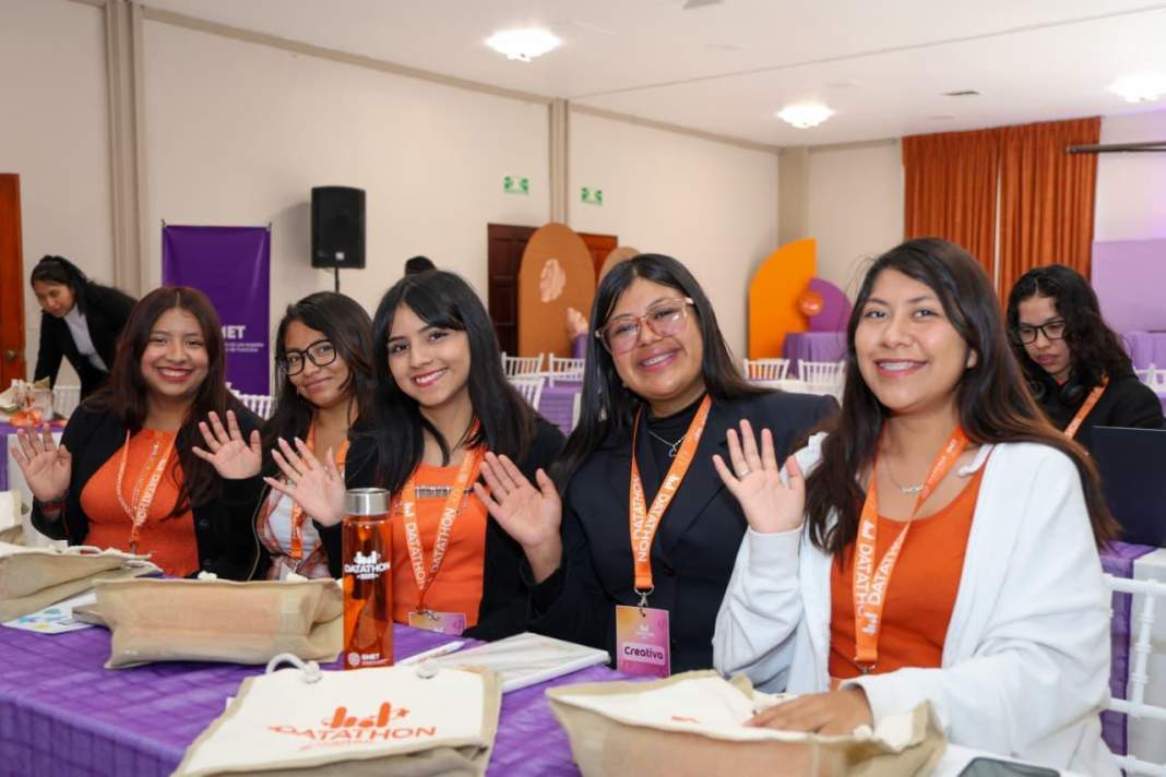 Lorena Cuéllar impulsa empoderamiento femenino con tecnología y Datathon