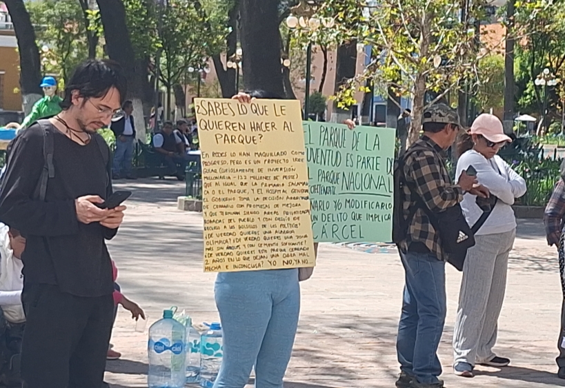 Exigen ambientalistas claridad con proyecto de Ciudad de la Juventud, protestan ante Palacio de Gobierno