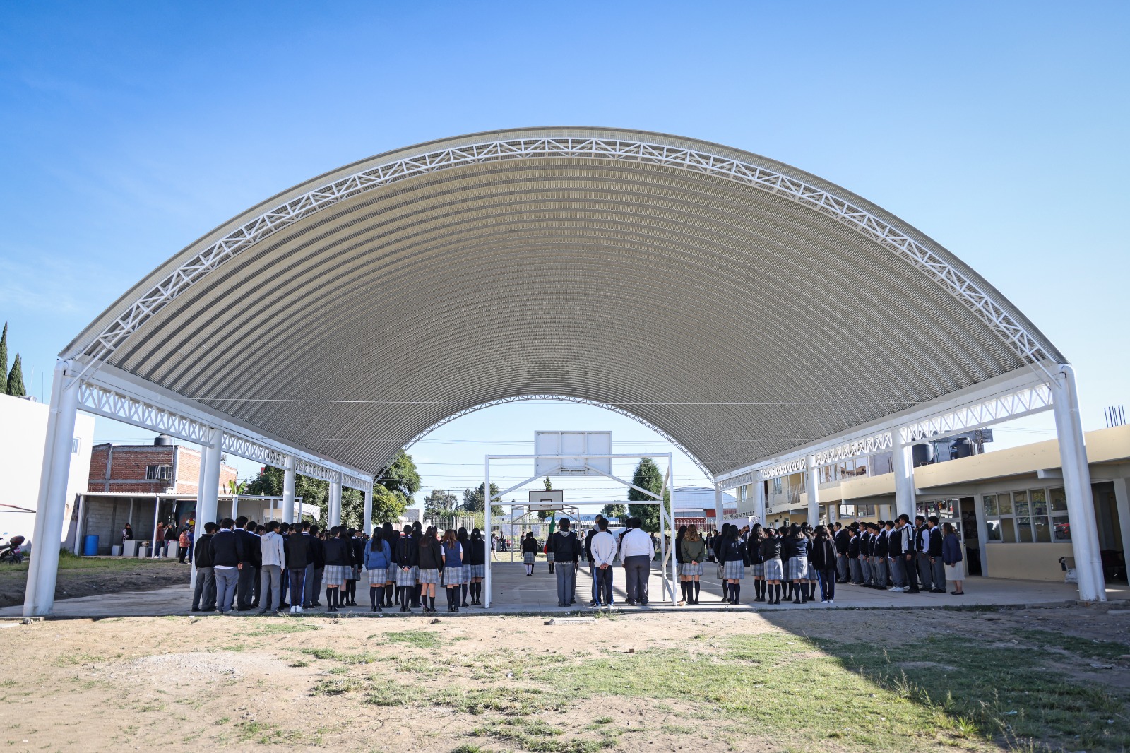 Omar Muñoz inaugura arco techo del bachillerato “Forjadores de Puebla” 