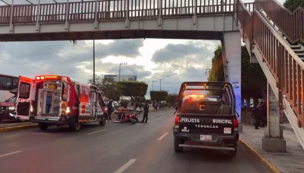 Confusión y tensión en puente peatonal de Tehuacán