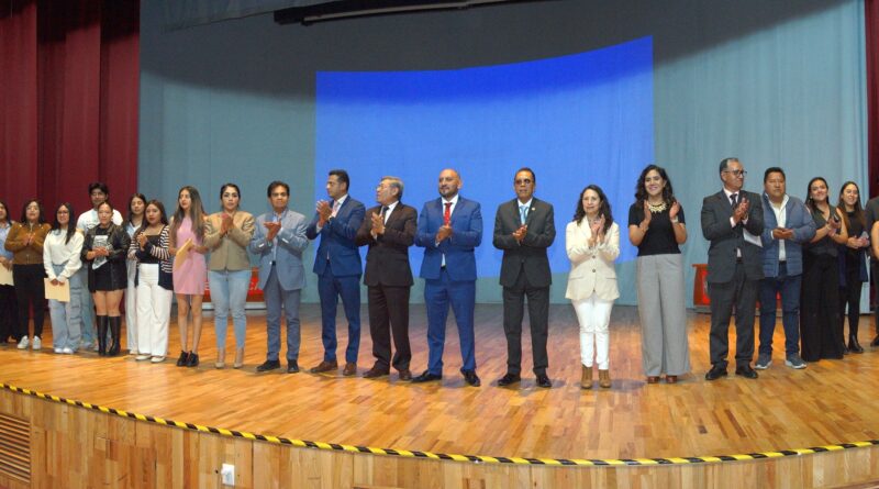 Estudiantes de la UATx analizan la evolución del Derecho Laboral en México