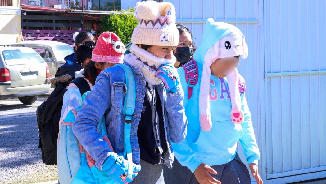 Puebla ajusta horarios escolares ante el frío