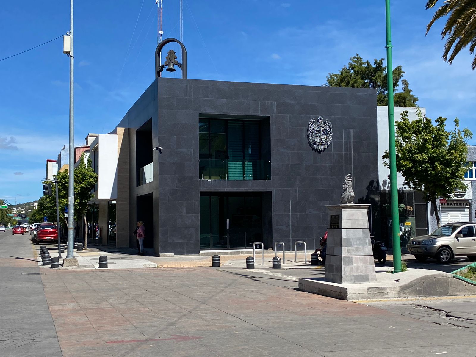 Exhiben a funcionarios de Apizaco haciendo negocios con trámites, ordenan investigación 