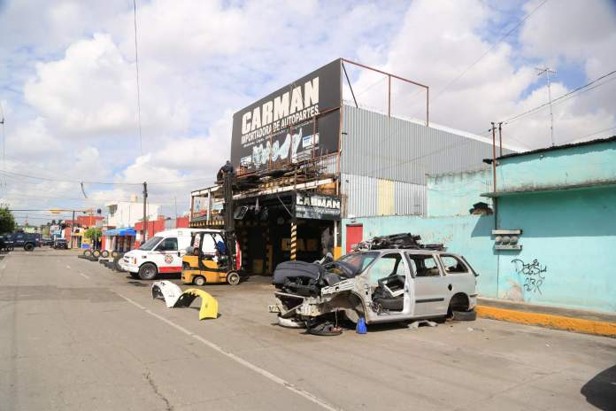 Autoridades de Puebla rastrean bandas dedicadas al robo y venta de autopartes en la 46 Poniente