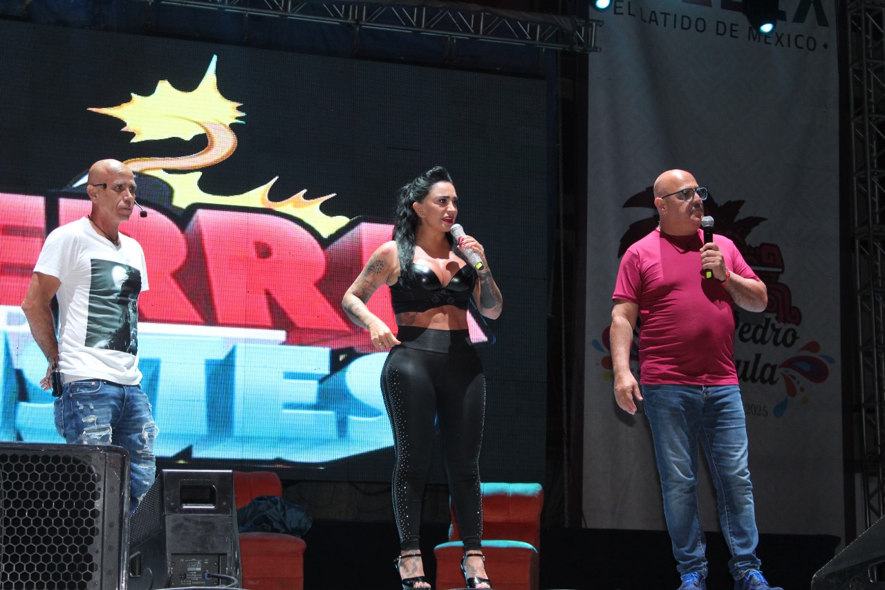 “Guerra de Chistes” llena de humor la Gran Feria de Cholula