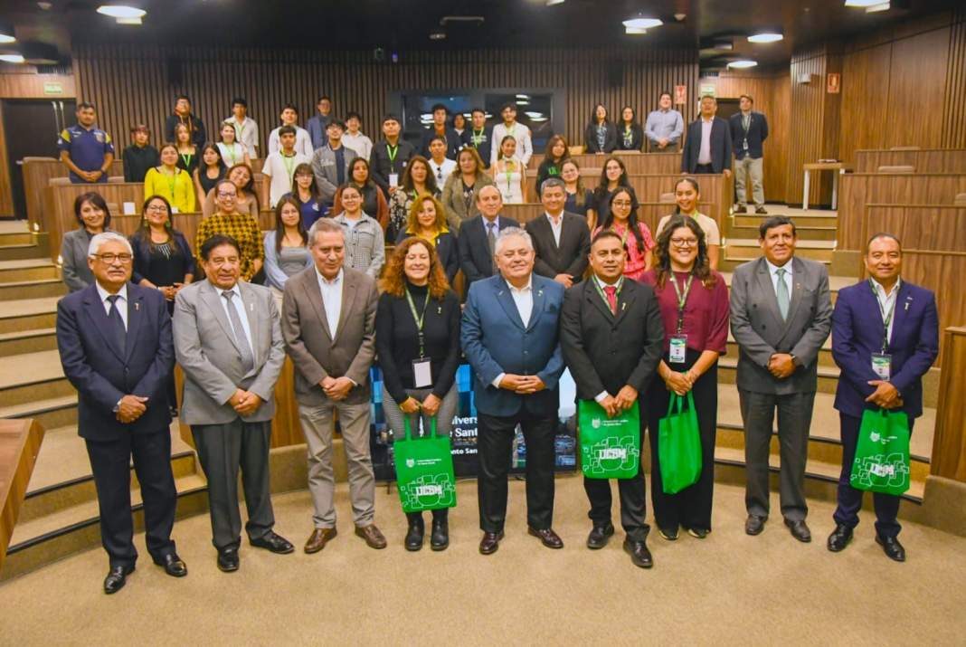 Embajadores UATx fortalecen vínculo académico y cultural en Perú